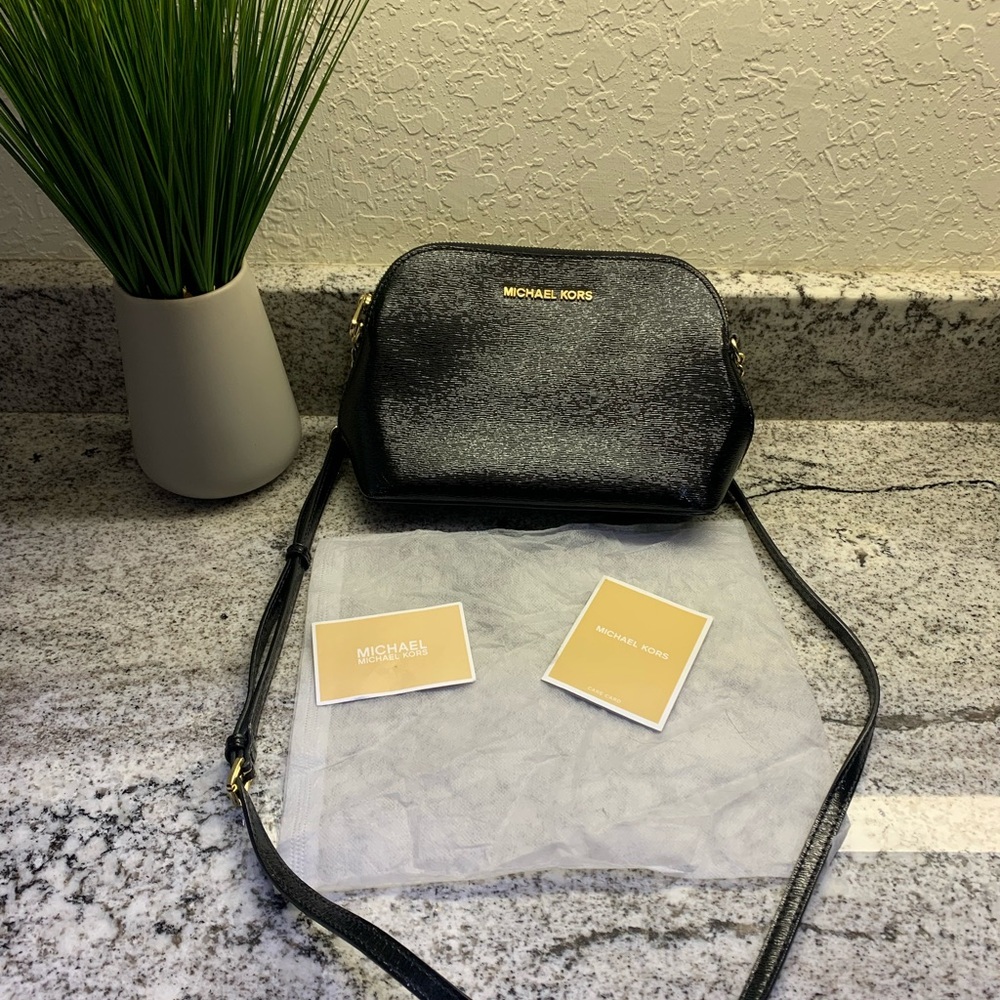 MICHAEL Michael Kors Black Textured Patent Leather Cindy Crossbody Bag